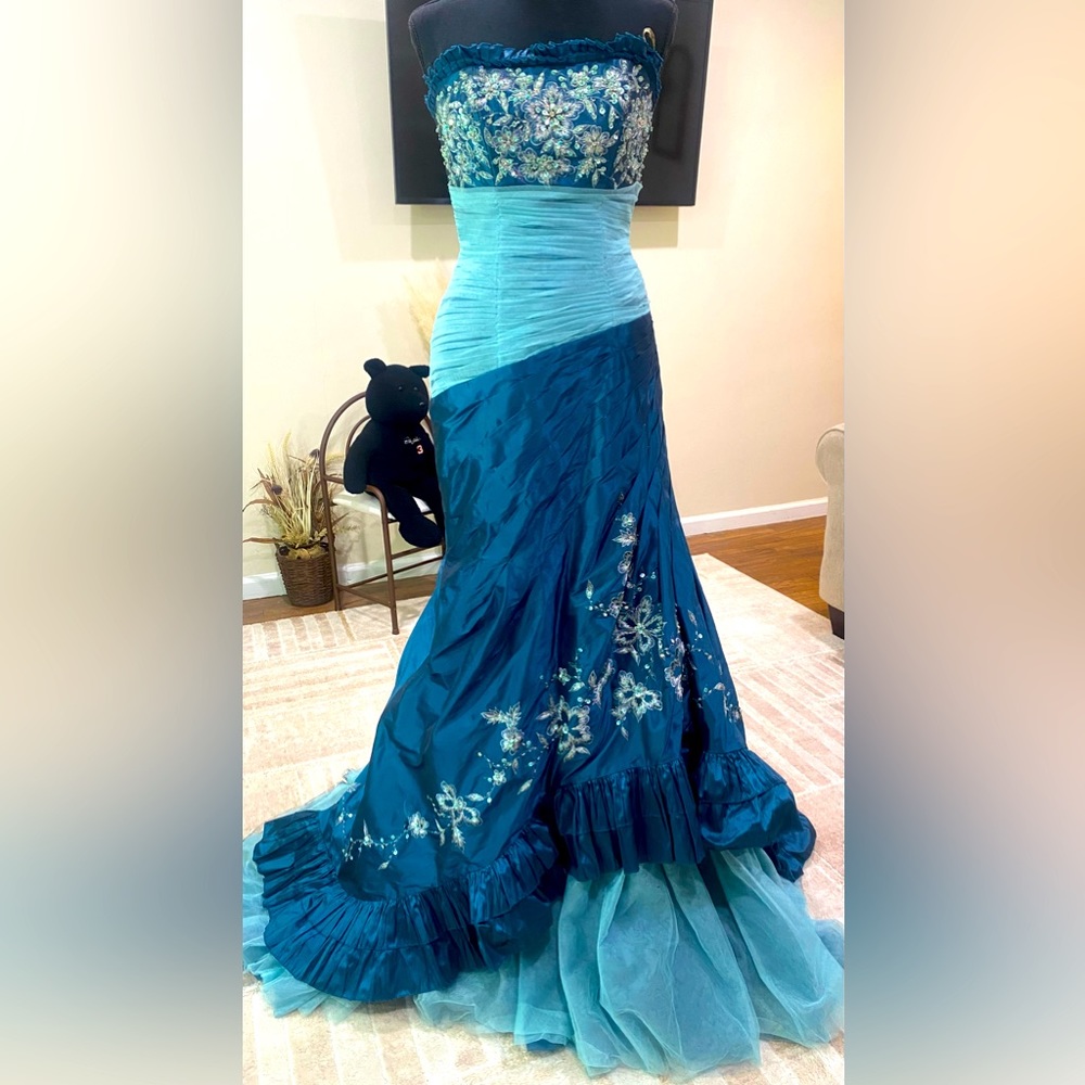Beautiful teal dress